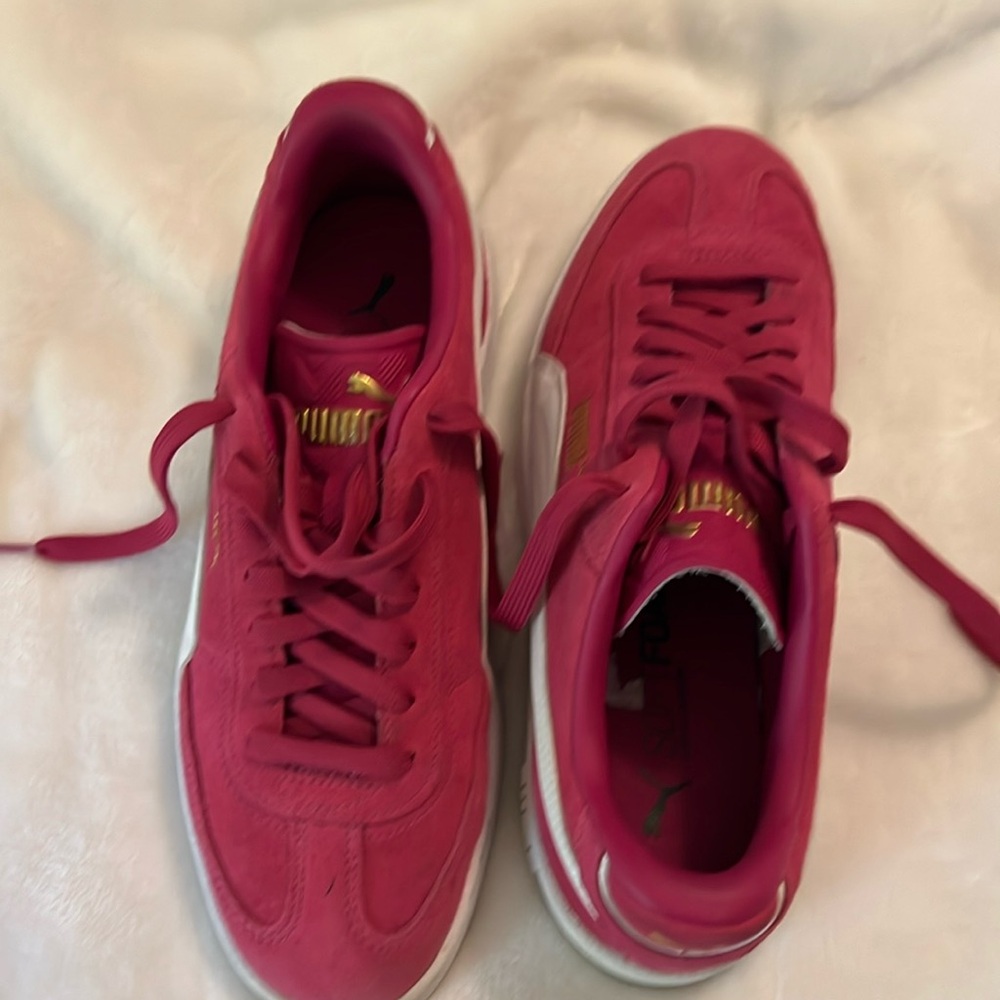 Puma’s hot pink size 10